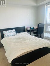 2221 Yonge St in Toronto, ON - Building Photo - Building Photo