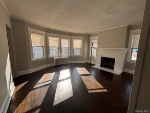 52 Hoyt St in Stamford, CT - Foto de edificio - Building Photo