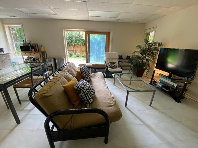 5102 Warren Plz NW, Unit 1 in Washington, DC - Building Photo - Building Photo