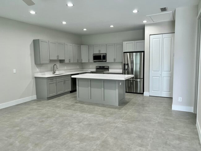 2573 Gulfstream Rd in Palm Springs, FL - Building Photo - Building Photo