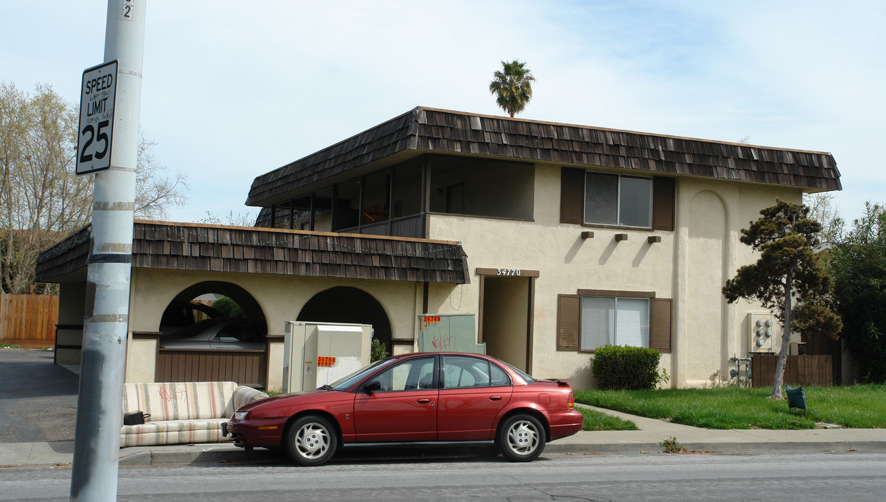 Perry Road Apartments in Union City, CA - Foto de edificio