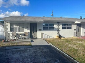 15 SE 13th St in Dania Beach, FL - Building Photo