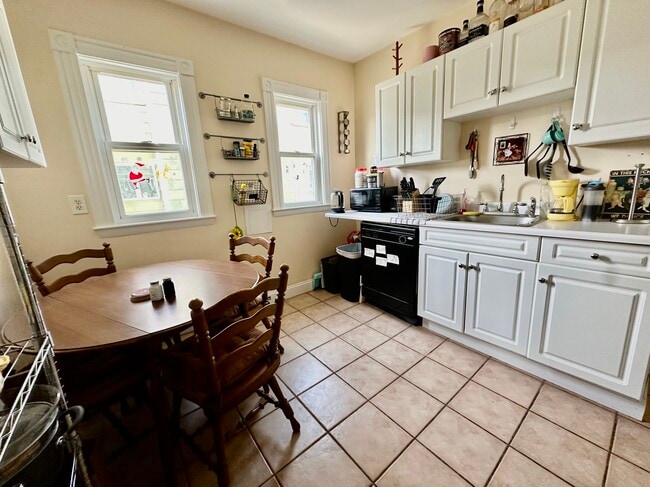 64 Conwell Ave, Unit 3