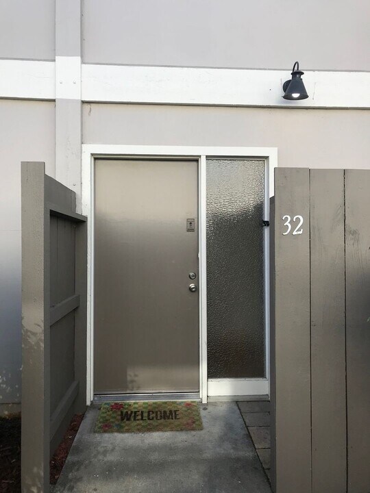 530 La Conner Dr in Sunnyvale, CA - Building Photo