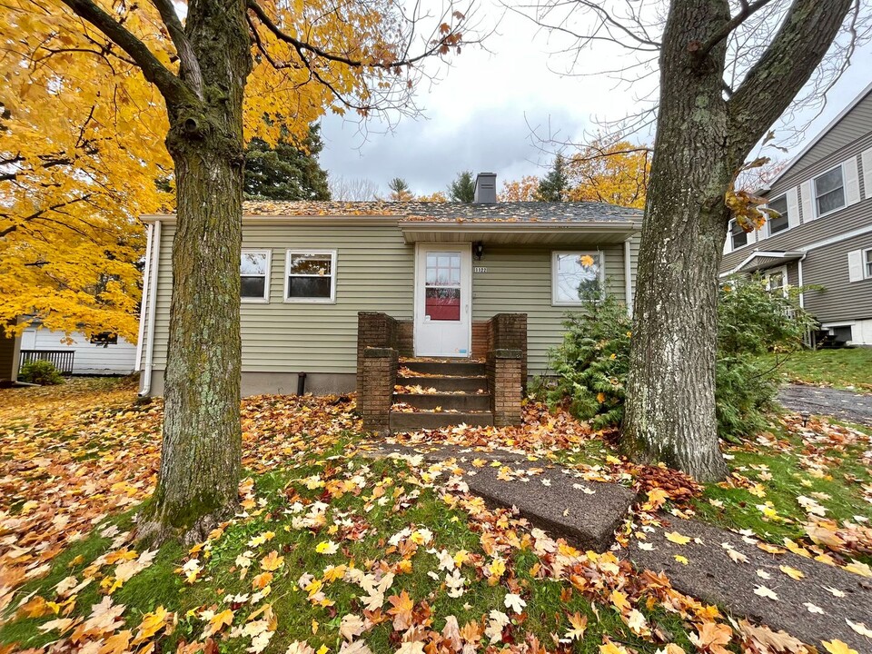 1122 W Arrowhead Rd in Duluth, MN - Building Photo