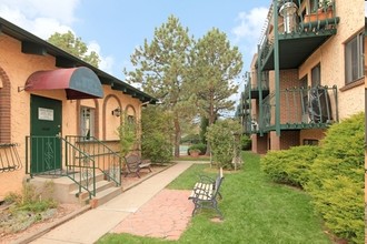 Villas At Wadsworth Station in Lakewood, CO - Foto de edificio - Building Photo