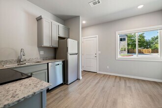 319 N West Ave in Fayetteville, AR - Building Photo - Building Photo