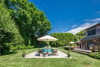 29 Harris Ln in Southampton, NY - Building Photo - Building Photo