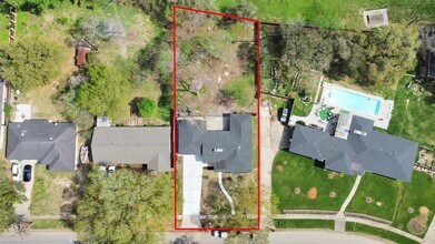 1801 Oaks Dr in Pasadena, TX - Building Photo - Building Photo