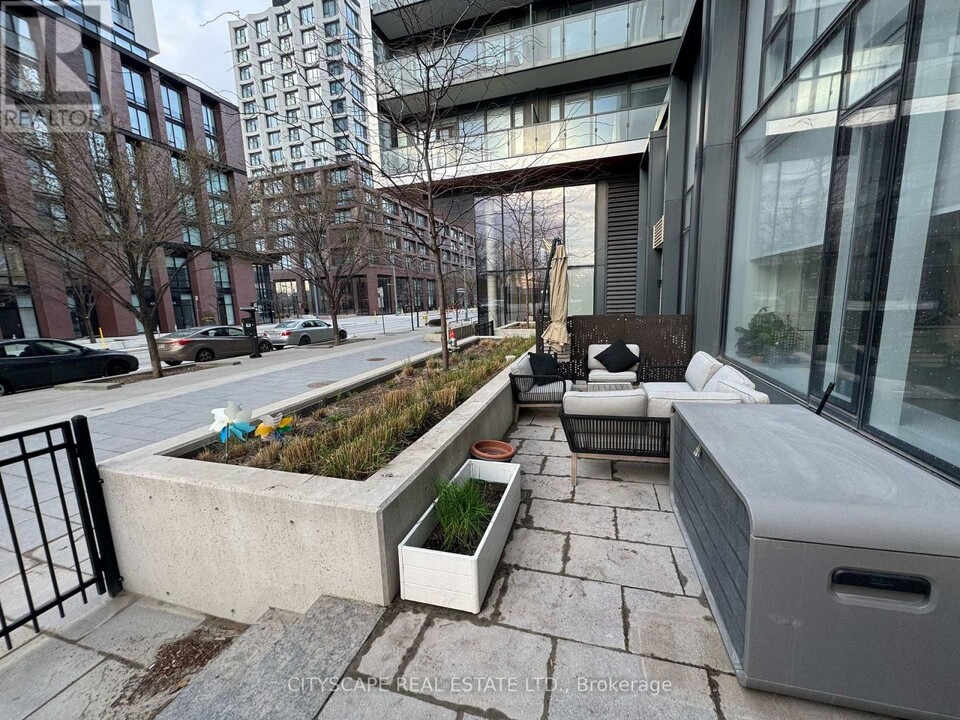 180-S180 Mill St in Toronto, ON - Building Photo