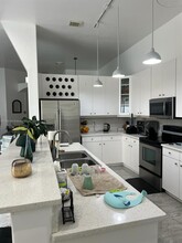 1120 Papaya St in Hollywood, FL - Building Photo - Building Photo