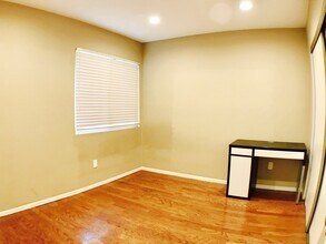 15661 Viewridge Ln in Los Angeles, CA - Building Photo - Building Photo