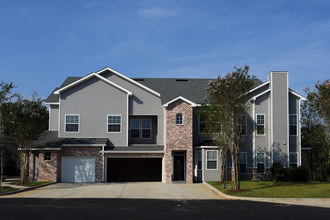 Arbor Landing on the River in Biloxi, MS - Foto de edificio - Building Photo