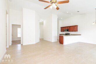 9 Cecilia Way in Poinciana, FL - Foto de edificio - Building Photo