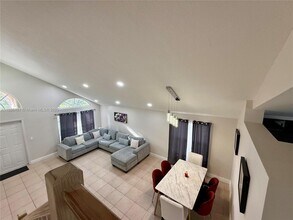 1115 NW 132nd Ave in Pembroke Pines, FL - Building Photo - Building Photo