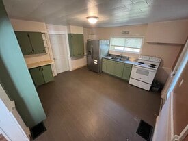 425 Bryant Ave in Cambridge, OH - Building Photo