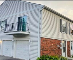 600 Academy Ct in Schaumburg, IL - Building Photo