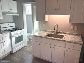 308 E Union St in Burlington, NJ - Building Photo