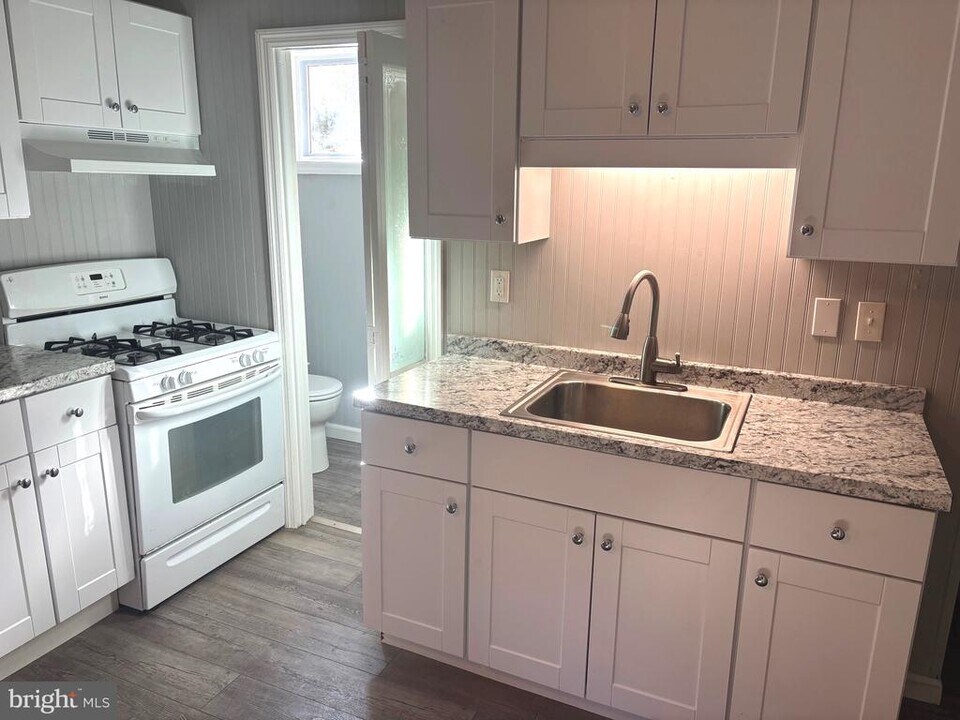 308 E Union St in Burlington, NJ - Building Photo