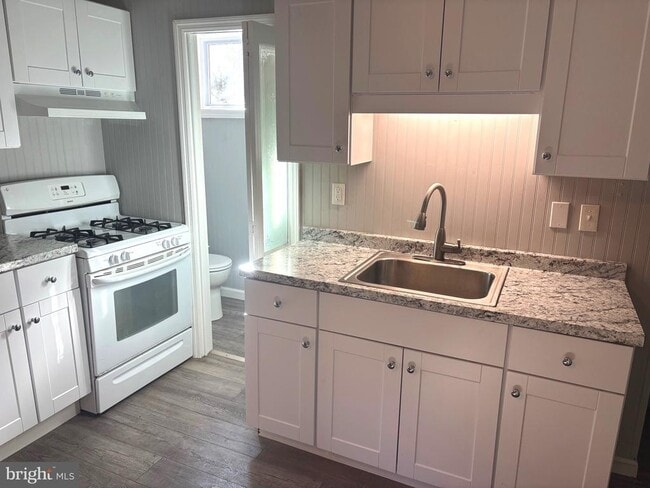 property at 308 E Union St