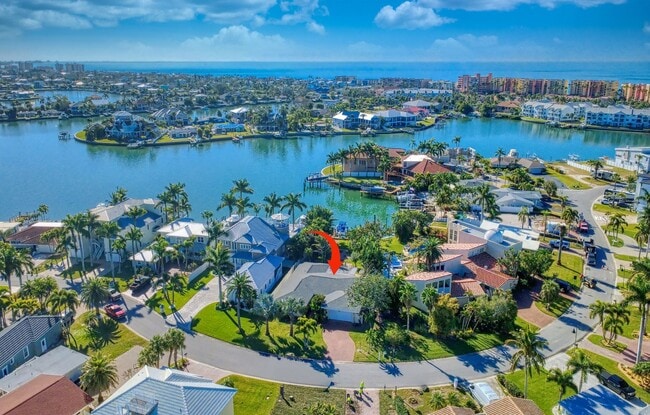 property at 371 Bath Club Blvd N