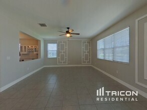 2803 Wagon Wheel Trl in St. Cloud, FL - Foto de edificio - Building Photo
