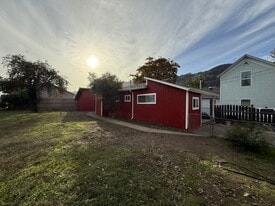 173 SE Lane Ave in Roseburg, OR - Building Photo