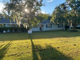 1401 E Crooked Lake Dr in Eustis, FL - Building Photo