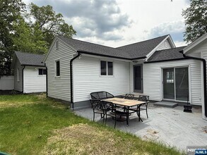 41 Woods Ave in Bergenfield, NJ - Building Photo - Building Photo