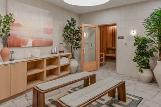 The Hallon Luxury Apartments in Hopkins, MN - Foto de edificio - Building Photo