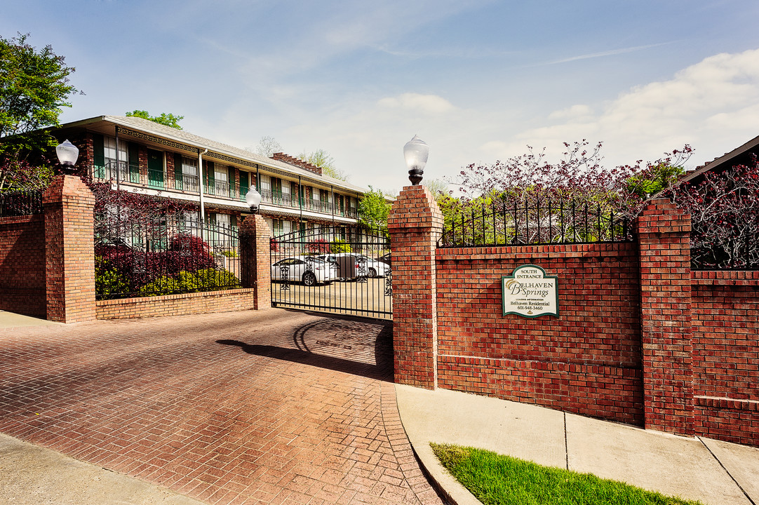 Belhaven Springs in Jackson, MS - Building Photo