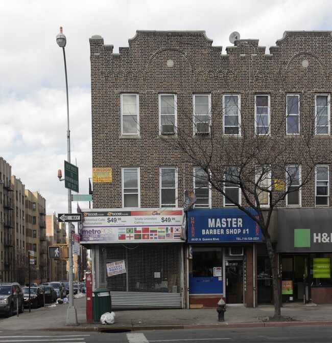 4401 Queens Blvd in Sunnyside, NY - Building Photo - Building Photo