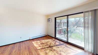 1611 S 115th Court in West Allis, WI - Foto de edificio - Building Photo