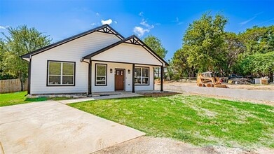 819 Crow Ct in Granbury, TX - Building Photo - Building Photo