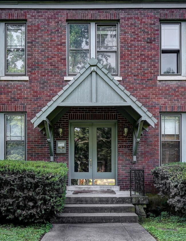 2120 Douglass Blvd in Louisville, KY - Building Photo - Building Photo