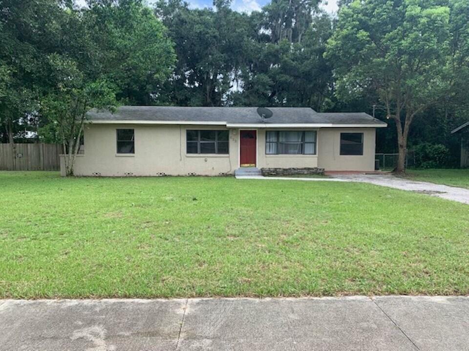 622 Howard Ave in Orange City, FL - Building Photo