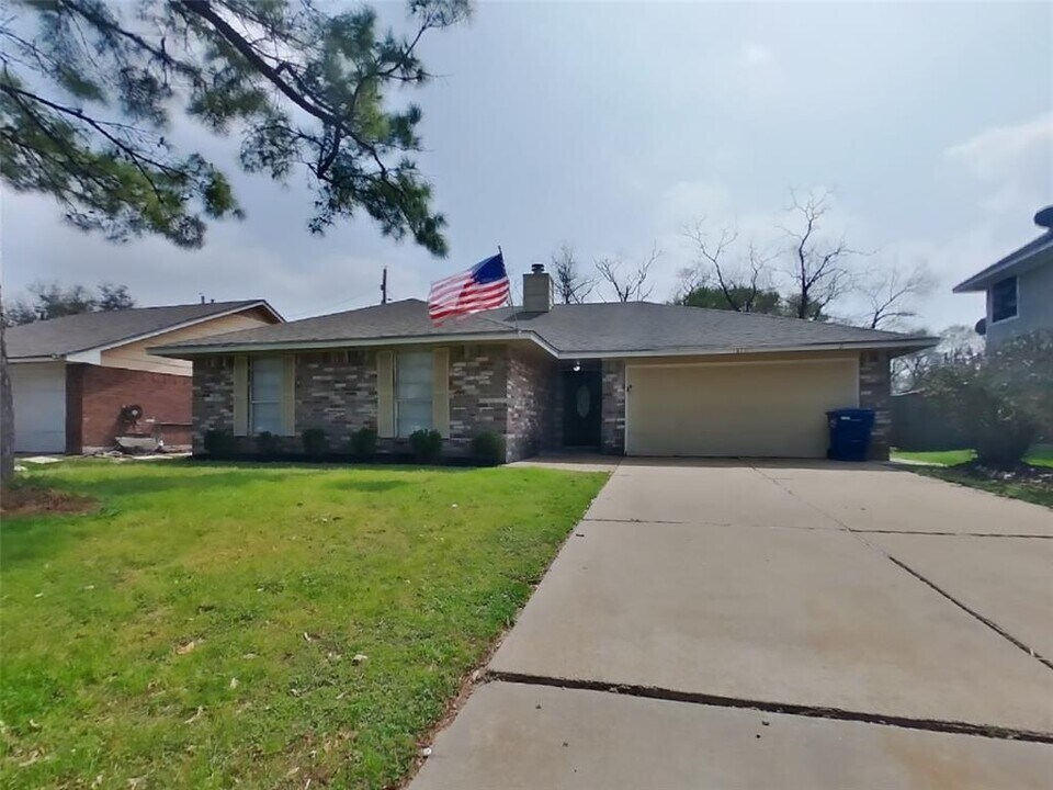 18711 Highland Trail in Houston, TX - Building Photo