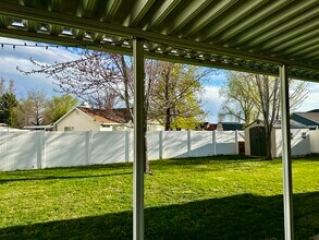 367 Seasons St in Kaysville, UT - Foto de edificio - Building Photo