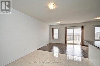 35 Woodedge Cir in Kitchener, ON - Building Photo - Building Photo