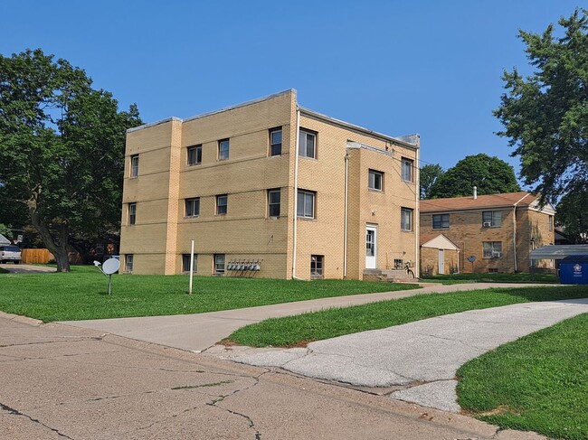 2025 21st St in Rock Island, IL - Building Photo - Building Photo
