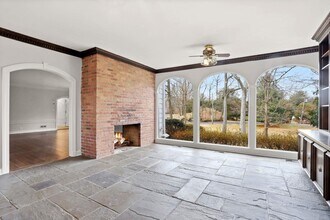 23 Oak St in Greenwich, CT - Building Photo - Building Photo