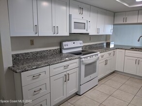 3220 River Villa Way in Melbourne Beach, FL - Building Photo - Building Photo