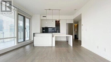 1 Bloor St E in Toronto, ON - Building Photo - Building Photo