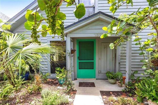 property at 1323 Solana Rd