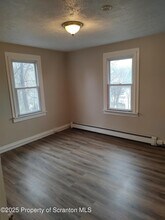 107 2nd St in Blakely, PA - Building Photo - Building Photo