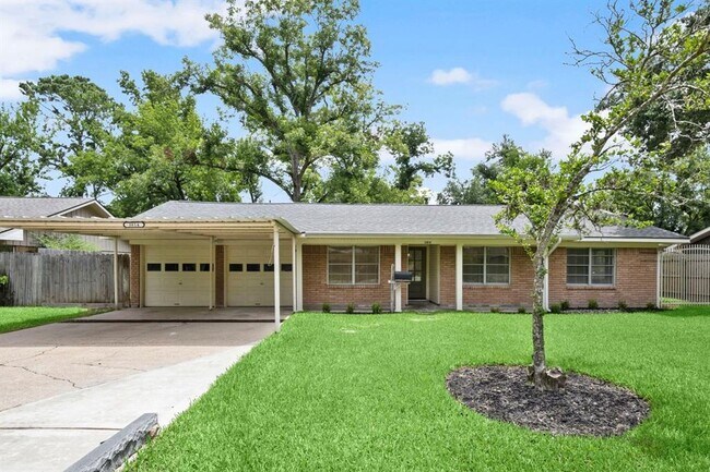property at 3814 Galway Ln