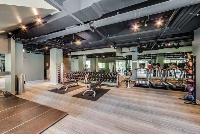 201 N Westshore Dr, Unit 08 in Chicago, IL - Foto de edificio - Building Photo