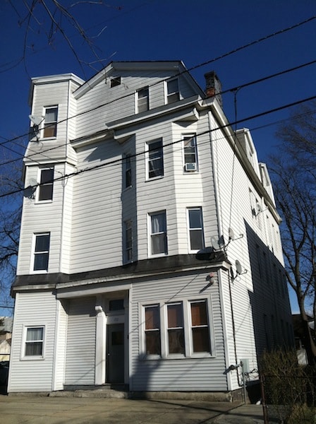 152 Oakwood Ave in Cliffside Park, NJ - Building Photo