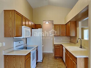 15303 N 162nd Ln in Surprise, AZ - Foto de edificio - Building Photo