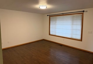 3650 NE Canterbury Cir, Unit 101 in Corvallis, OR - Building Photo - Building Photo